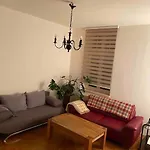 Schoene Altbauwohnung Mit Gruen In Ruhiger Lage
